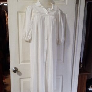 Vintage 1970's Shadowline Night Gown Elegant White Nightgown Sz.S